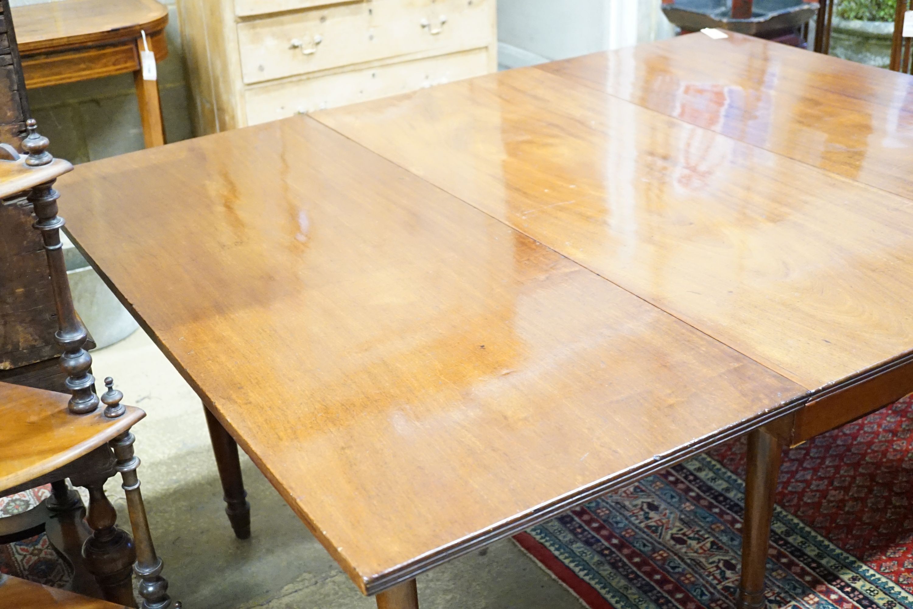 An early 19th century mahogany dropleaf dining table, extends to 163cm, width 131cm, height 70cm